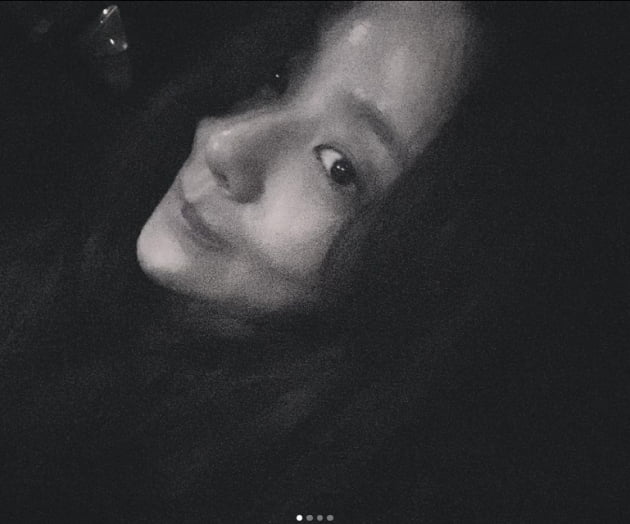 스튜어디스 혜정이 분위기 있네…차주영, 흑백 노메이크업 