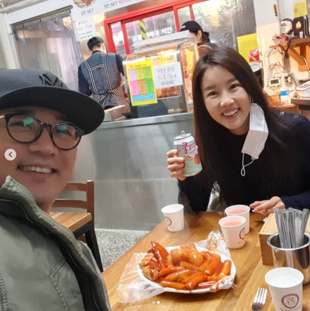 안재욱, ♥최현주 아내와 소소한 떡볶기 데이트...연극 관람