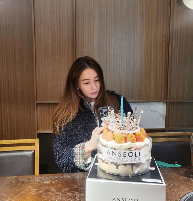 '이병헌♥' 이민정, 왕관 쓴 아들맘…생일 2주나 남았는데 또 미리 파티