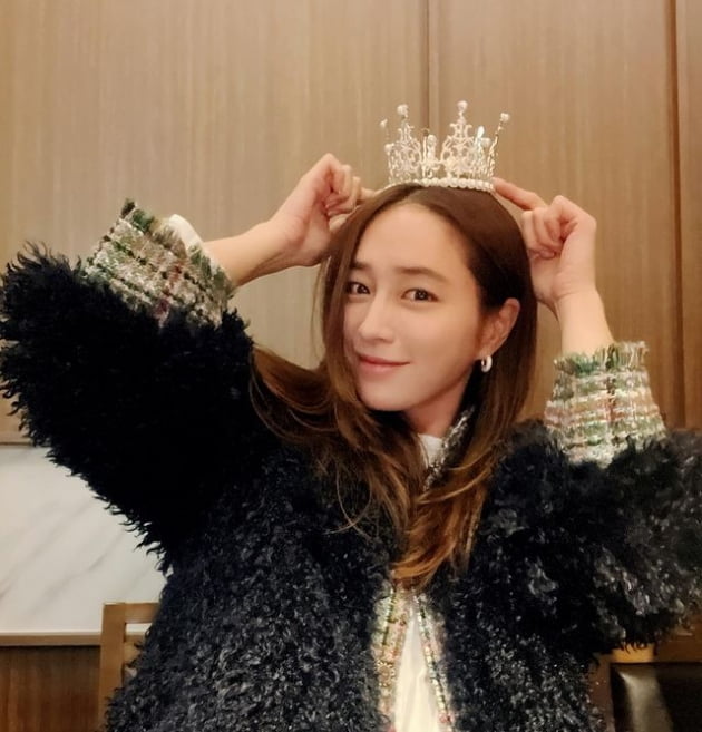 '이병헌♥' 이민정, 왕관 쓴 아들맘…생일 2주나 남았는데 또 미리 파티