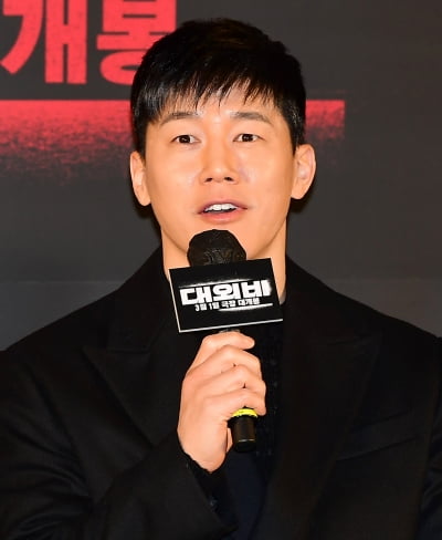 [TEN 포토] 김무열 '대외비 시나리오가 끌려서'