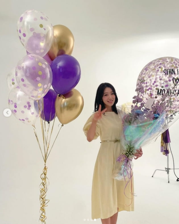 '최태준♥' 박신혜, 어떻게 봐도 예쁨...꽃다발 기죽이는 미소