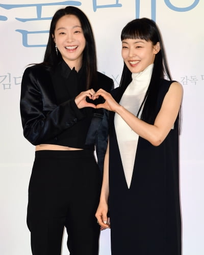 [TEN 포토] 김다미-전소니 '다정하게 투 샷'