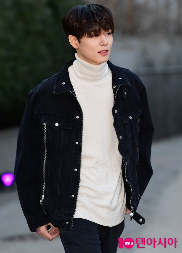 [TEN 포토] 더보이즈 주연 '샤프한 옆선'
