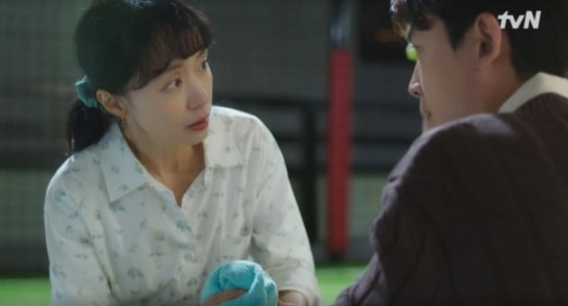 [종합] "유부녀에게 어떻게 감정을"…정경호, 전도연과 사랑에 빠졌다 ('일타스캔들')