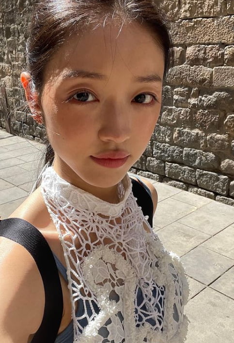 잘록한 허리 또 보여줘야 하니까…오마이걸 유아, 여름 언제와?