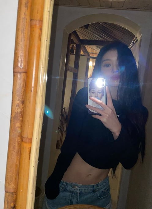 오마이걸 유아, 은근슬쩍 보이는 11자 복근…살짝 설렜어