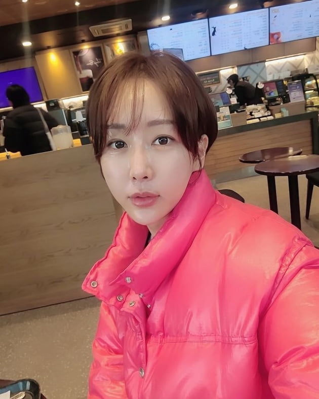 '박군♥' 한영, 두 가닥이라도 살려 본 앞머리…하찮지만 완벽한 오전 힐링