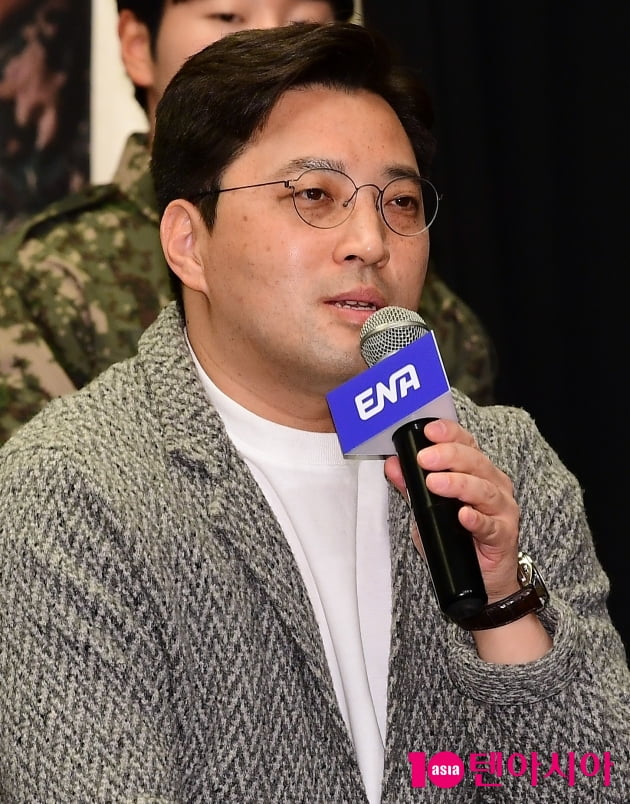 [TEN 포토] 민진기 감독 '하얀거탑 넘어 이번에는 신병캠프로'