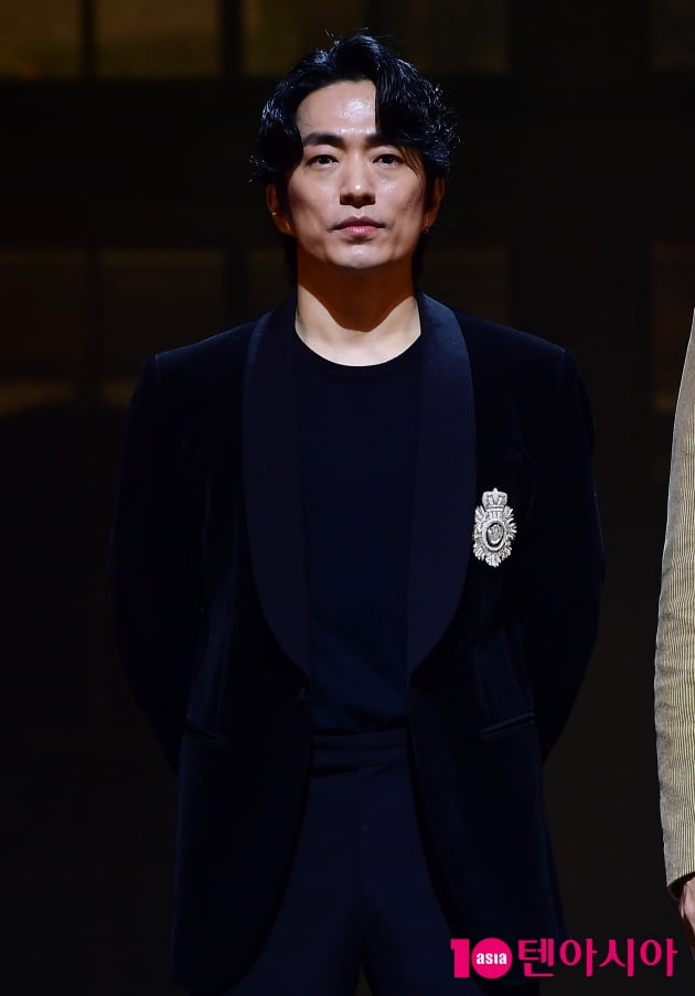 [TEN 포토] 정문성 '김유정과 18살 나이 차 크게 문제되지 않는다'