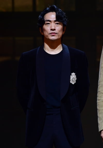 [TEN 포토] 정문성 '김유정과 18살 나이 차 크게 문제되지 않는다'