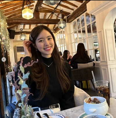 진세연, 애교 눈웃음 남심 녹네...인형이네