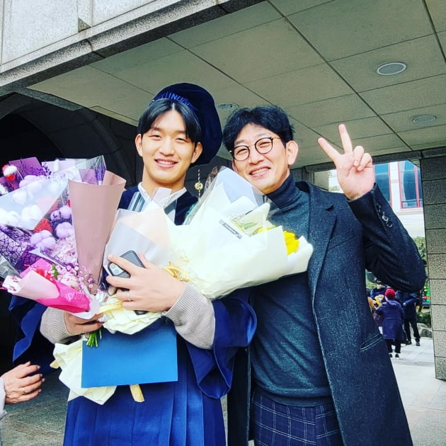 '장채희♥' 김창열, 아빠보다 큰 188cm 모델 子 고등학교 졸업 축하 "이제 어른"