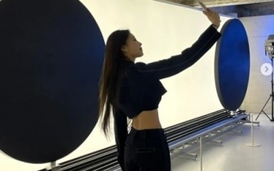 이미주, 개미허리·11자 복근 눈길…걸크러시 매력 발산