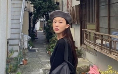 금새록, 日 여행 중 드러낸 패션 감각…도도·시크룩 과시