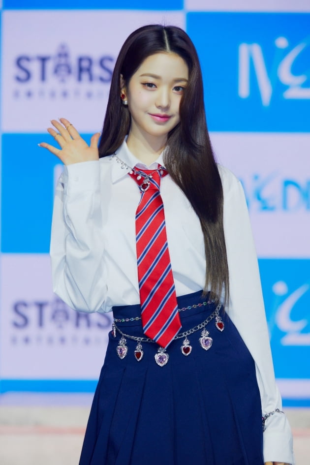 장원영, 고등학교 졸업 "성인 됐으니 더 책임 갖고 행동하겠다"