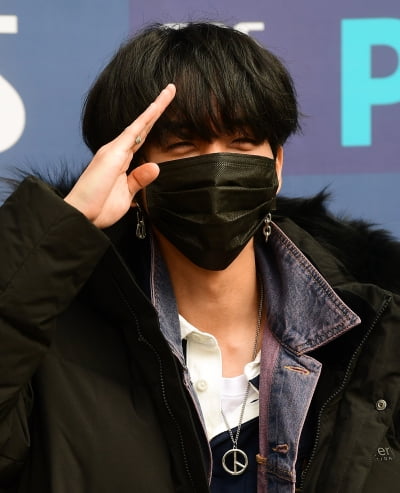 [TEN 포토] 이승윤 '우리 라디오에서 만나요'