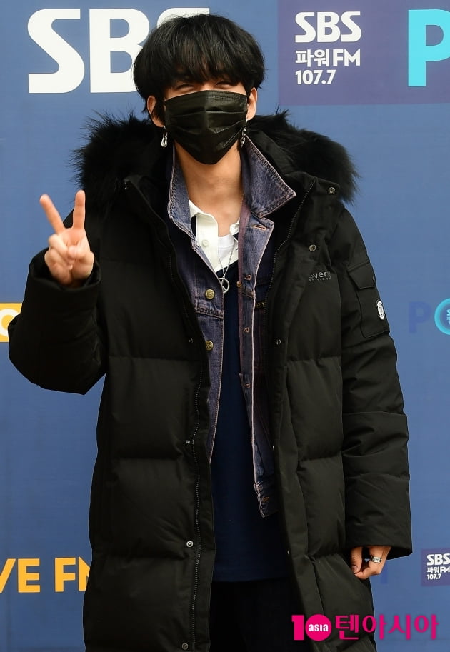 [TEN 포토] 이승윤 '귀엽게 브이~'
