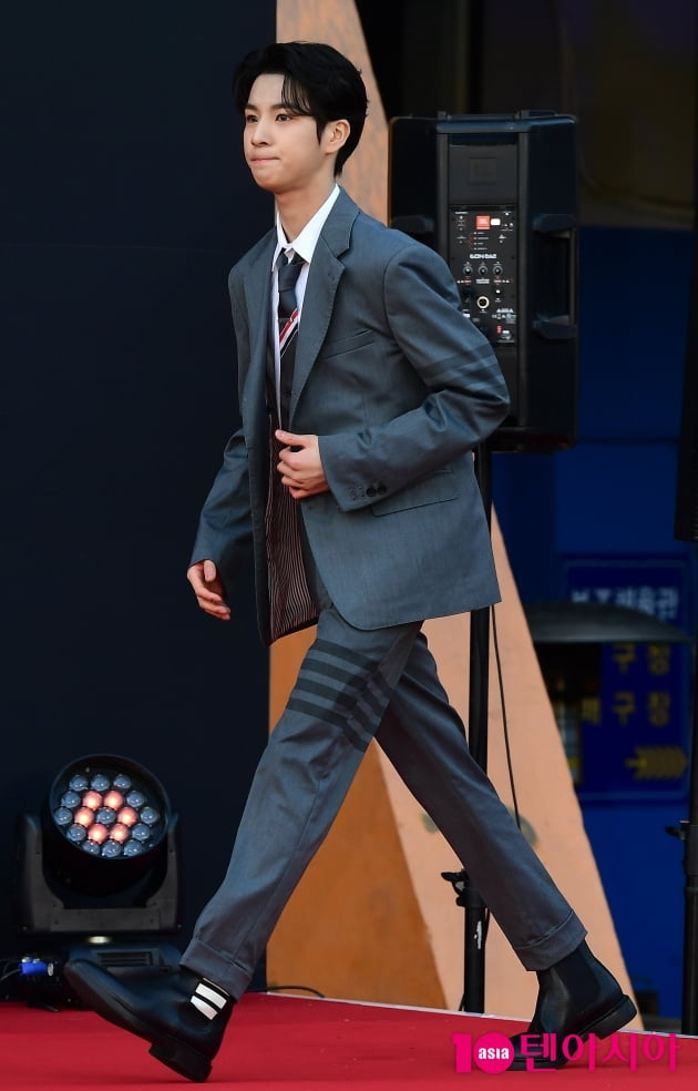 [TEN 포토] 정동원 '완벽한 수트핏'