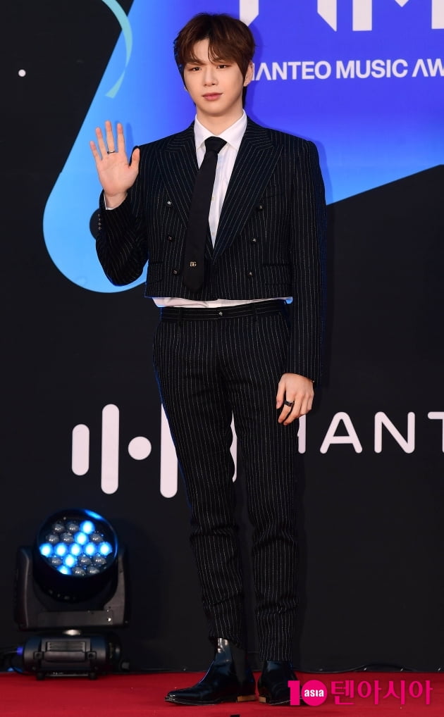 [TEN 포토] 강다니엘 '멍뭉미 한 가득'