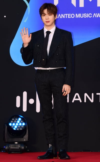 [TEN 포토] 강다니엘 '멍뭉미 한 가득'