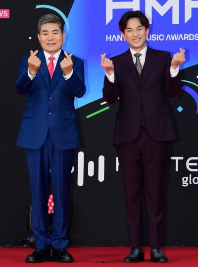 [TEN 포토] 진성-김경록 '나란히 하트'