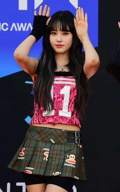 [TEN 포토] 스테이씨 윤 '토끼 인형'