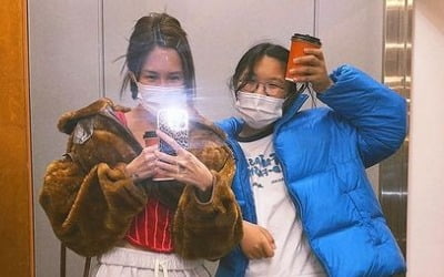 윤혜진, ♥엄태웅 똑닮은 딸 지온과 커플룩 입었네 "해피 환장"