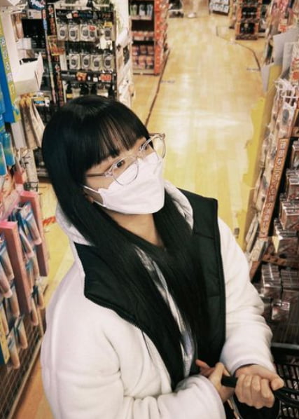 홍은채, 안경 쓰니 완전 초딩 스타일…막내미 가득한 만채