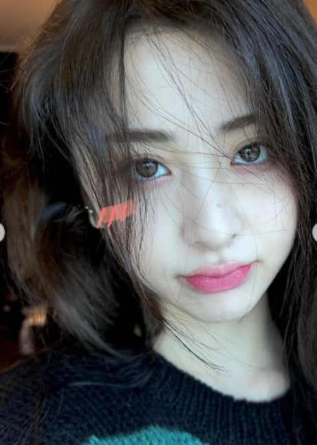 허윤진, 흑발 변신에도 '하이틴' 느낌 낭낭…르세라핌의 정체성
