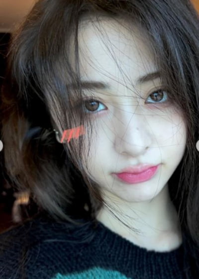 허윤진, 흑발 변신에도 '하이틴' 느낌 낭낭…르세라핌의 정체성