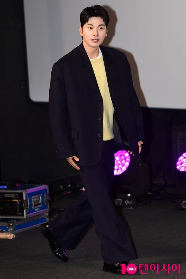 [TEN 포토] 이이경 '영화관 밝히는 외모'