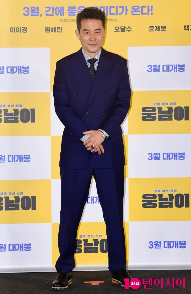 [TEN 포토] 최민수 '다소곳하게 두 손 모으고'