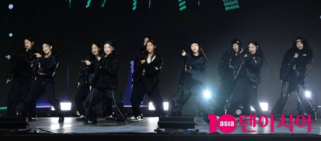 [TEN 포토] 트리플에스 '화려한 퍼포먼스'