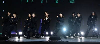 [TEN 포토] 트리플에스 '화려한 퍼포먼스'