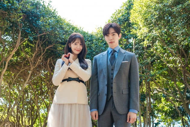 이준호♥임윤아, '킹더랜드' 속 투샷 최초 공개