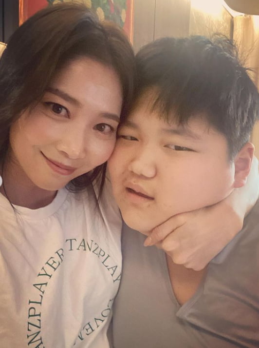 "슬픈 날도 기쁜 날도 네가 있어 행복해" 오윤아, 子 향한 절절한 사랑