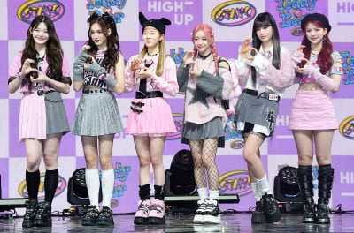 [TEN 포토] 스테이씨 '봄을 부르는 미모'
