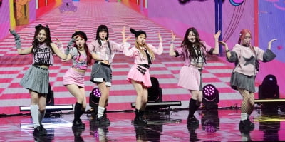 [TEN 포토] 스테이씨 '청량감 넘치는 무대'
