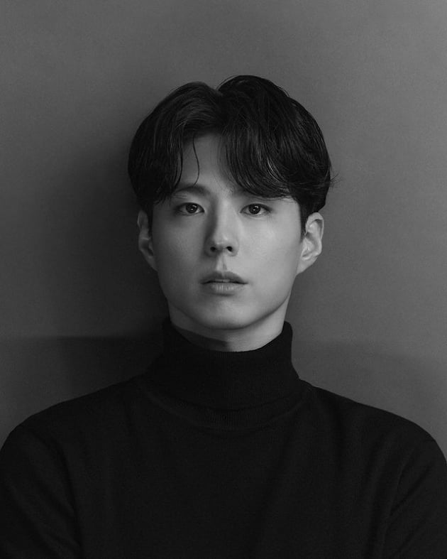 박보검, 새 프로필 공개…달라진 분위기+뚜렷한 이목구비