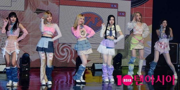 [TEN 포토] 트라이비 '빠져드는 무대'
