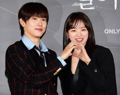 [TEN 포토] 임시완-천우희 '악연으로 뭉친 비주얼커플'