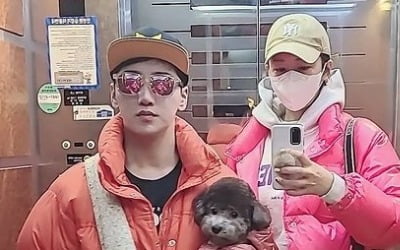 한영, 딱봐도 맞춰 입었는데…♥박군과 컬러풀한 커플 패딩 "시밀러룩 아님"