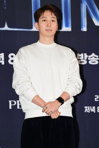 [TEN 포토] 심재원 '퍼포먼스 대가'
