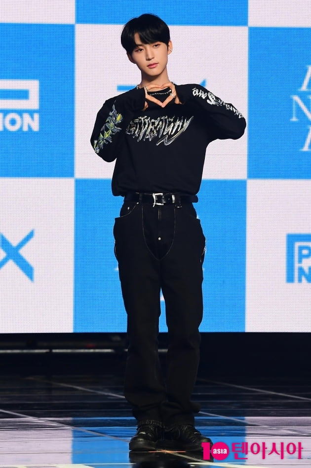[TEN 포토] TNX 은휘 '청순 하트'