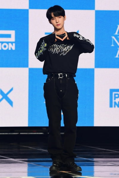 [TEN 포토] TNX 은휘 '청순 하트'