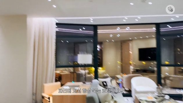 블랙핑크 지수, 야경 끝내주는 파리 호텔 공개 "반신욕 좋아해 욕조 중요"