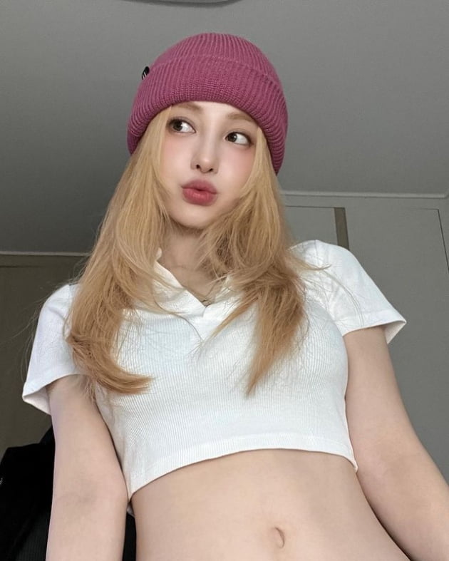 성형한 유깻잎, 아이돌 뺨치네…금발로 탈색하더니 뉴진스 제6의 멤버?