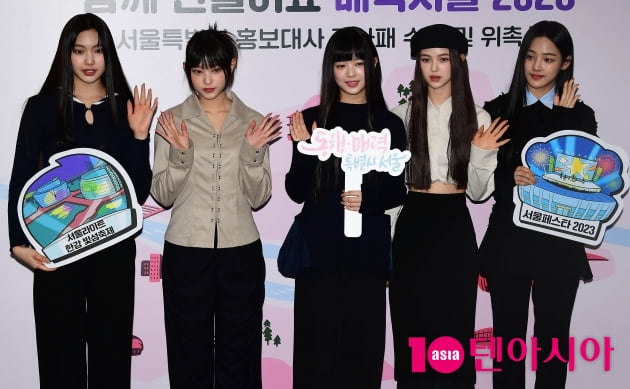 [TEN 포토] 뉴진스 '서울시를 밝히는 걸그룹'