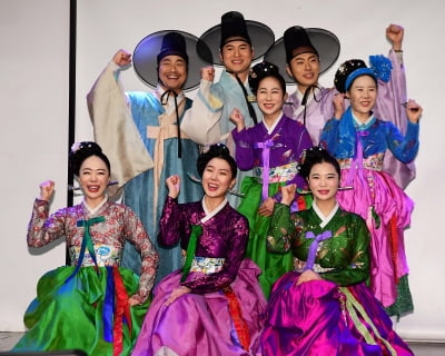 [TEN 포토] 아리아라리 '호주에서 멋진공연 기대하세요'